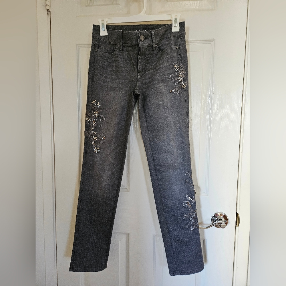 White House Black Market jeans. Size 00. Gray.